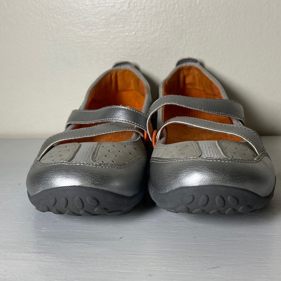 Privo by Clarks Women's Comfort Flat Slip-On Shoes Size 9.5M White Silver Casual - Picture 3 of 15